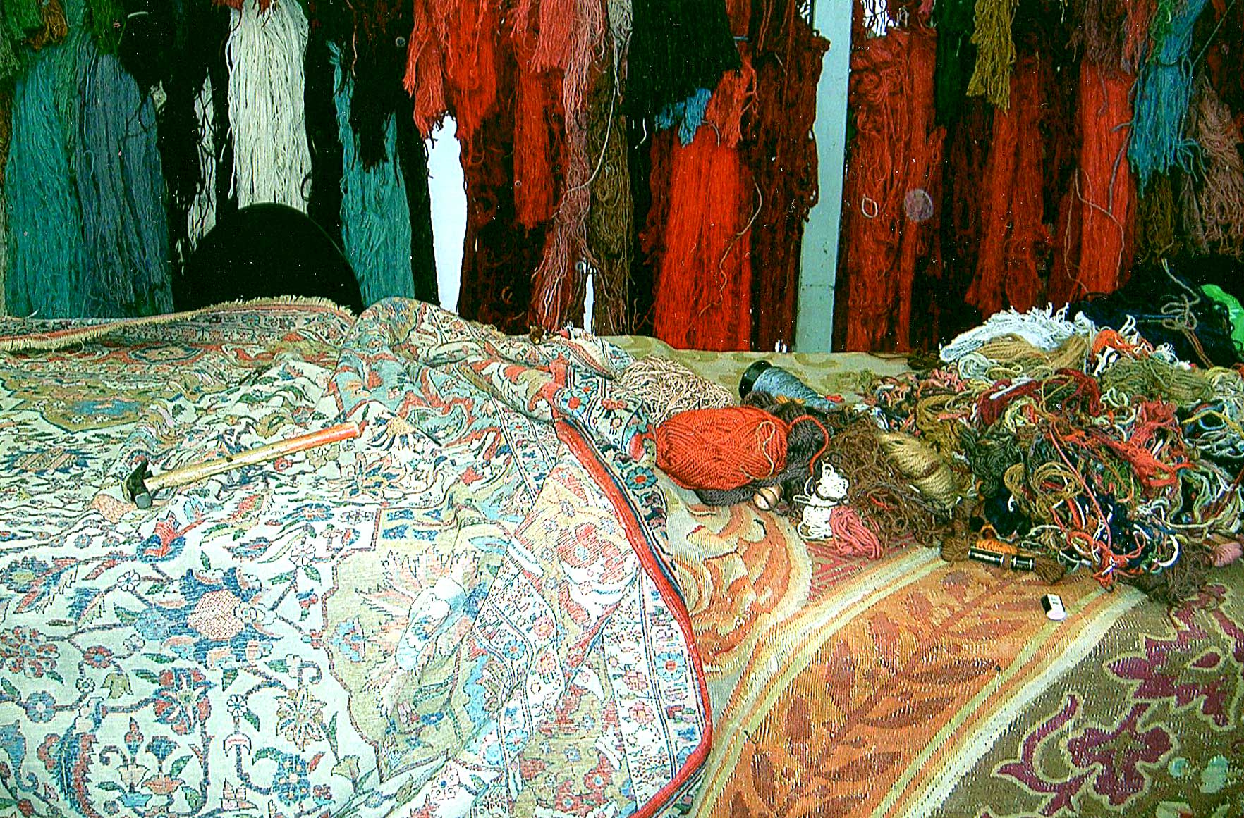 restauro-tappeto-isfahan.jpg